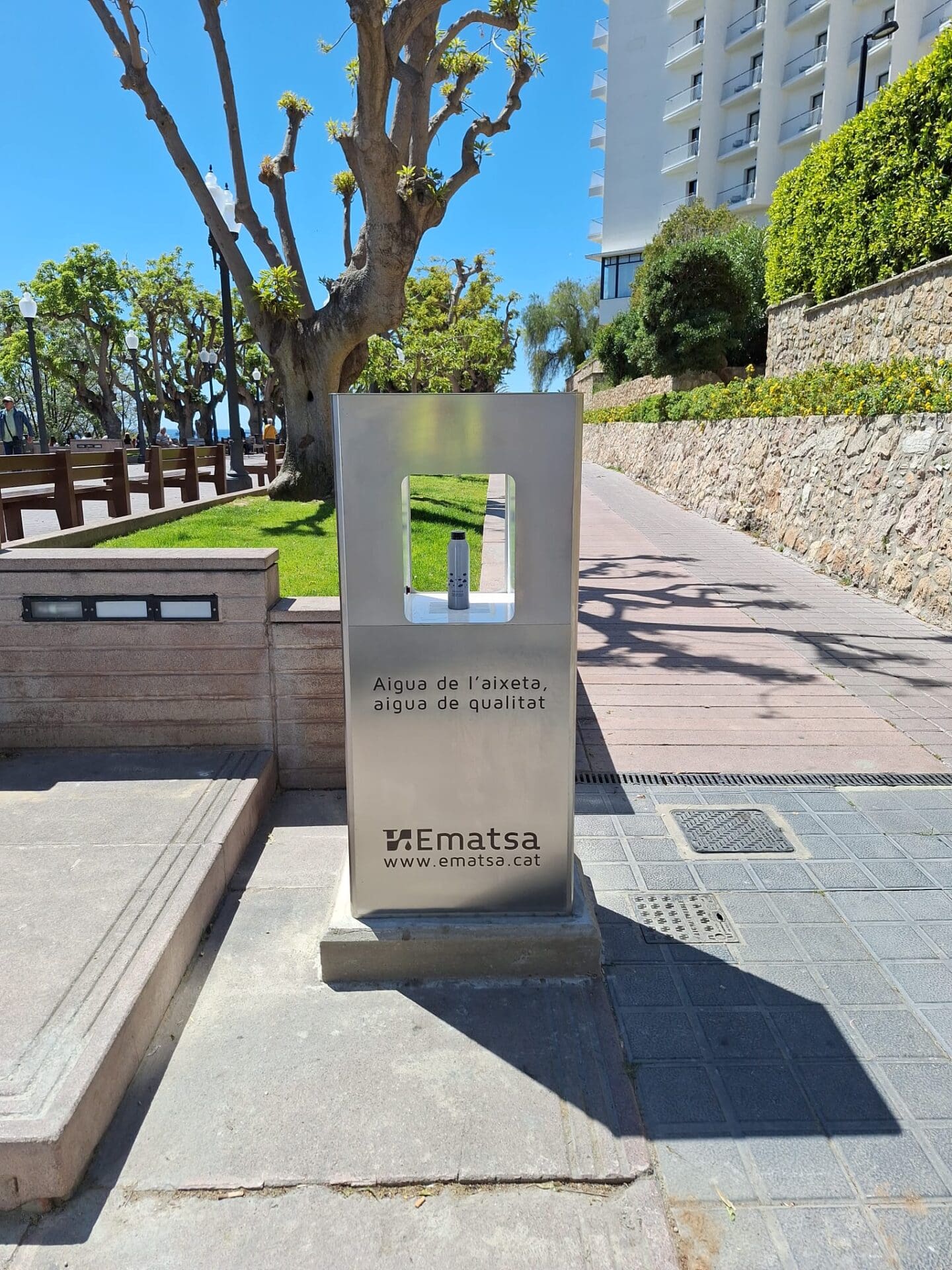 NUEVA FUENTE REFRIGERADA EN EL PASEO DE LES PALMERES 
